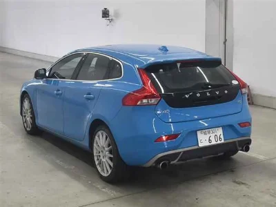 VOLVO V40