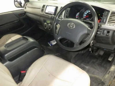 TOYOTA REGIUS VAN