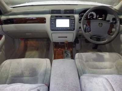 TOYOTA CROWN MAJESTA