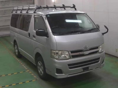 TOYOTA HIACE VAN