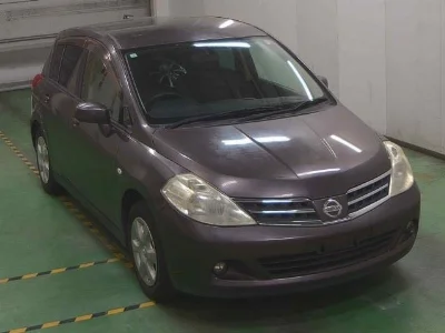 NISSAN TIIDA