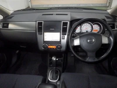 NISSAN TIIDA
