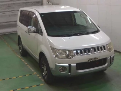 MITSUBISHI DELICA D5