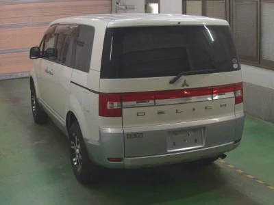 MITSUBISHI DELICA D5