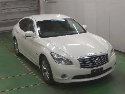 NISSAN FUGA