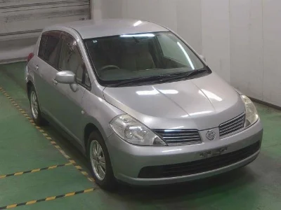 NISSAN TIIDA