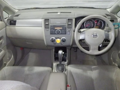 NISSAN TIIDA