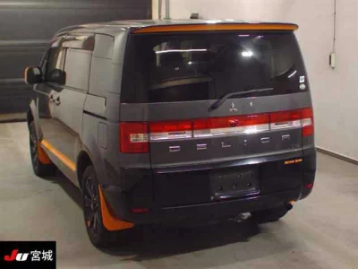 MITSUBISHI DELICA D5