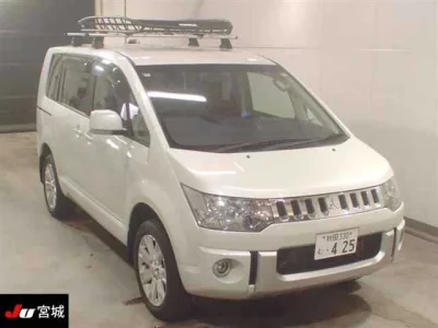 MITSUBISHI DELICA D5