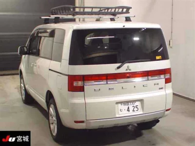 MITSUBISHI DELICA D5
