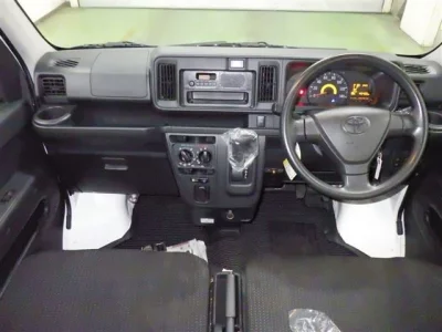 TOYOTA PIXIS VAN