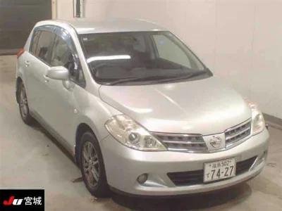 NISSAN TIIDA