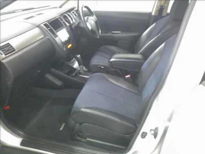 NISSAN TIIDA