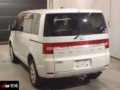 MITSUBISHI DELICA D5