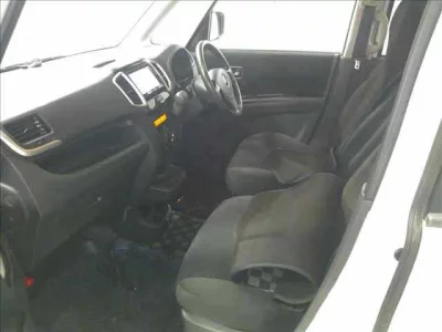 MITSUBISHI DELICA D2