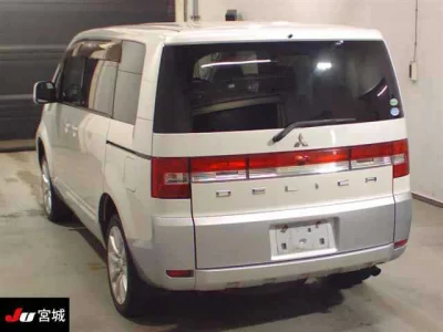Mitsubishi DELICA D5