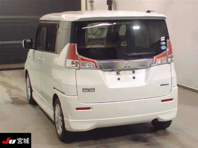 MITSUBISHI DELICA D2