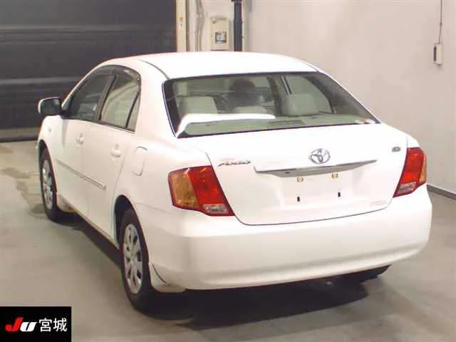 Toyota Corolla Axio  с аукциона в Японии