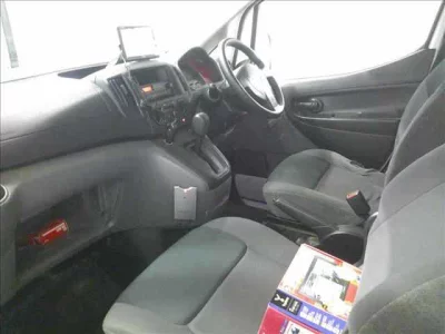 NISSAN NV200
