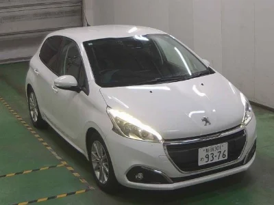 PEUGEOT 208