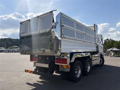 NISSAN UD