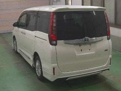 TOYOTA NOAH