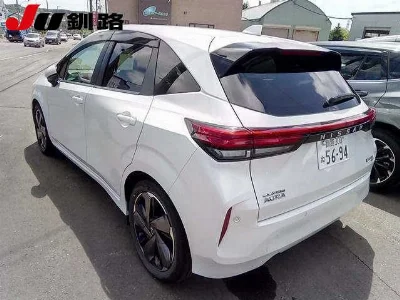 NISSAN AURA