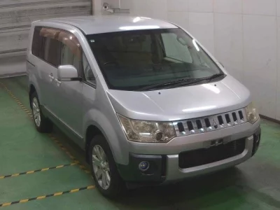 MITSUBISHI DELICA D5