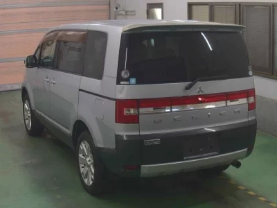 MITSUBISHI DELICA D5