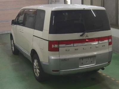 MITSUBISHI DELICA D5