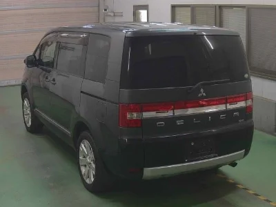 MITSUBISHI DELICA D5