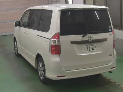 TOYOTA NOAH