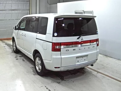 Mitsubishi DELICA D5