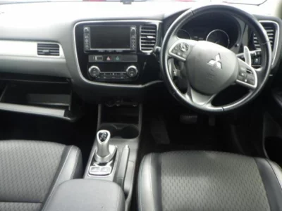 MITSUBISHI OUTLANDER PHEV