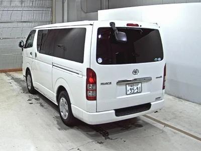 TOYOTA HIACE VAN