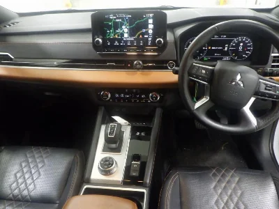 MITSUBISHI OUTLANDER PHEV