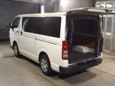 TOYOTA HIACE VAN