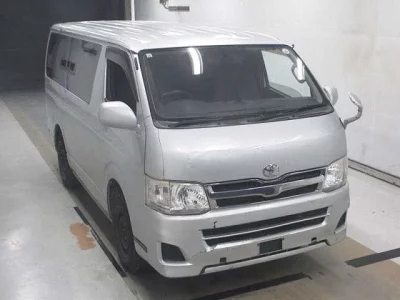 TOYOTA REGIUS VAN