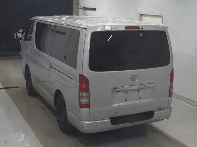 TOYOTA REGIUS VAN