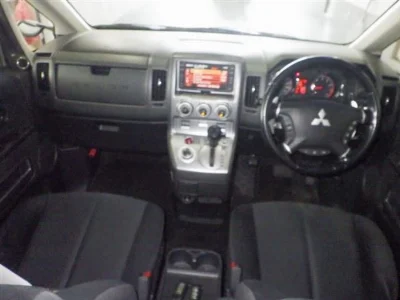 MITSUBISHI DELICA D5