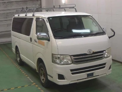 TOYOTA HIACE VAN
