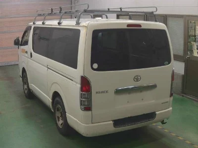 TOYOTA HIACE VAN