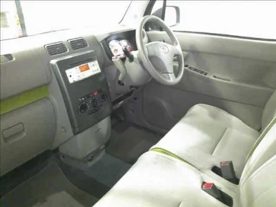 TOYOTA PIXIS SPACE