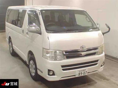 TOYOTA HIACE VAN
