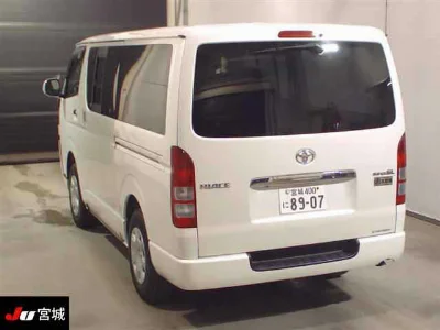 TOYOTA HIACE VAN