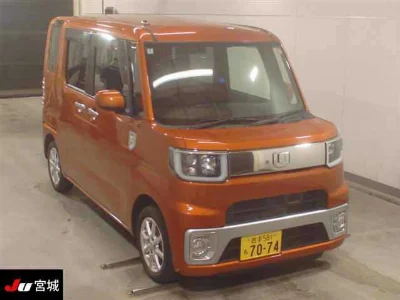 DAIHATSU WAKE