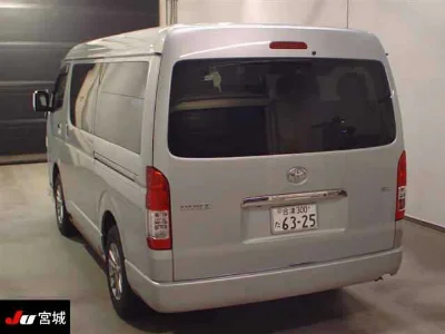TOYOTA HIACE