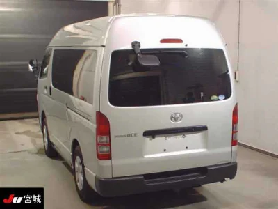 TOYOTA REGIUS VAN