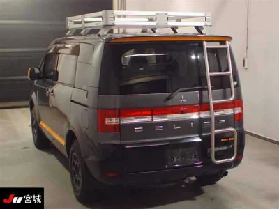 MITSUBISHI DELICA D5