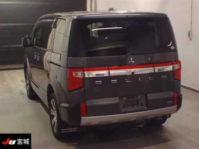 MITSUBISHI DELICA D5